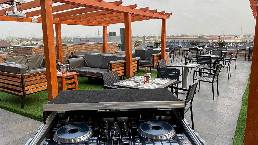 Perfecto La Vila Hotel And Suites Lagos Exterior foto