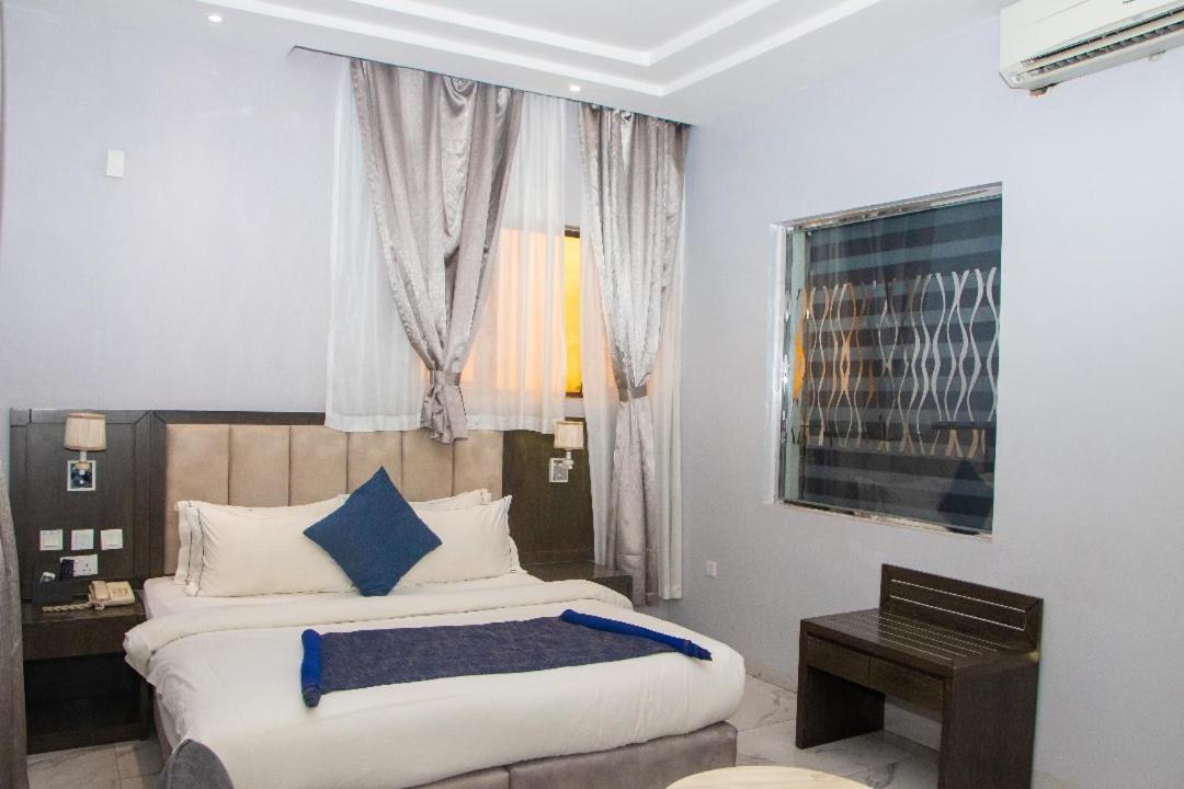 Perfecto La Vila Hotel And Suites Lagos Exterior foto