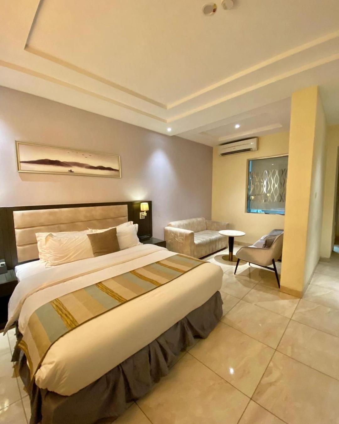 Perfecto La Vila Hotel And Suites Lagos Exterior foto