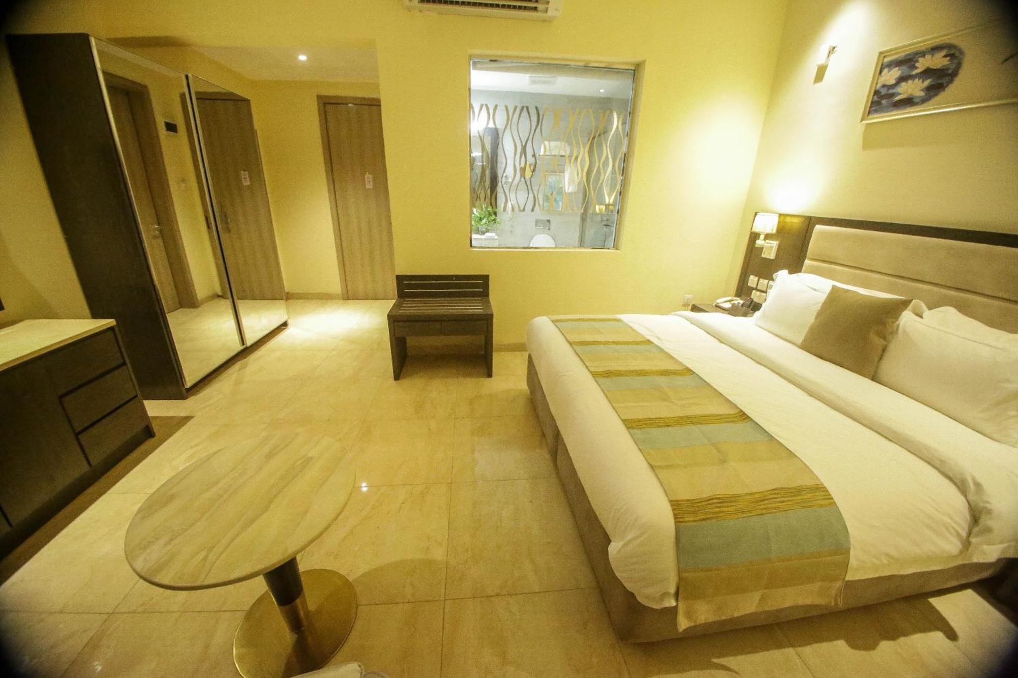 Perfecto La Vila Hotel And Suites Lagos Exterior foto