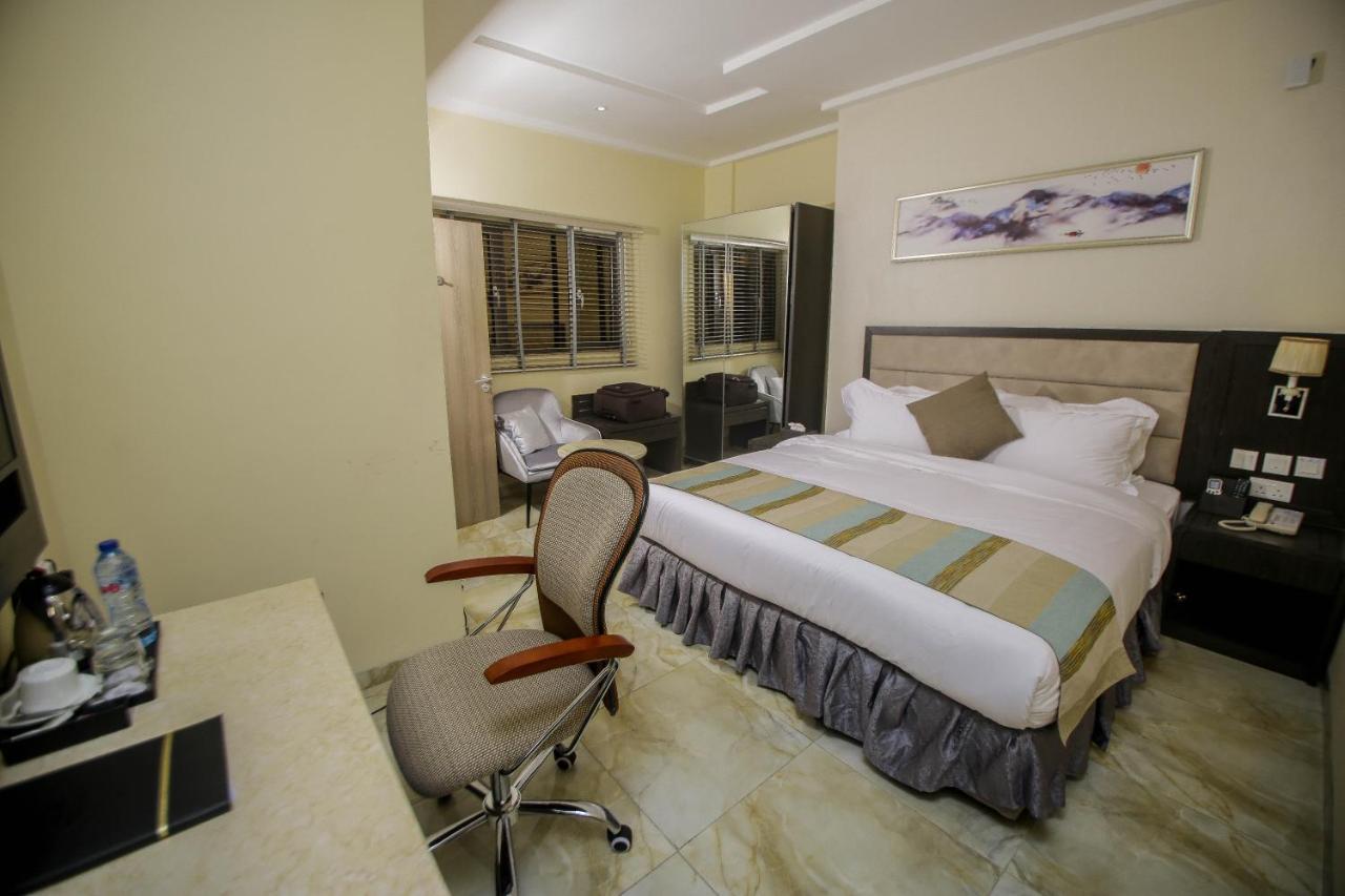 Perfecto La Vila Hotel And Suites Lagos Exterior foto