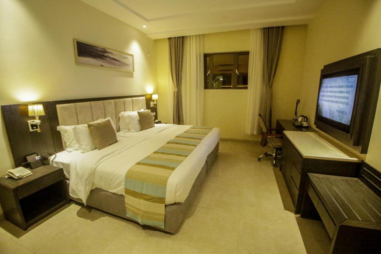 Perfecto La Vila Hotel And Suites Lagos Exterior foto