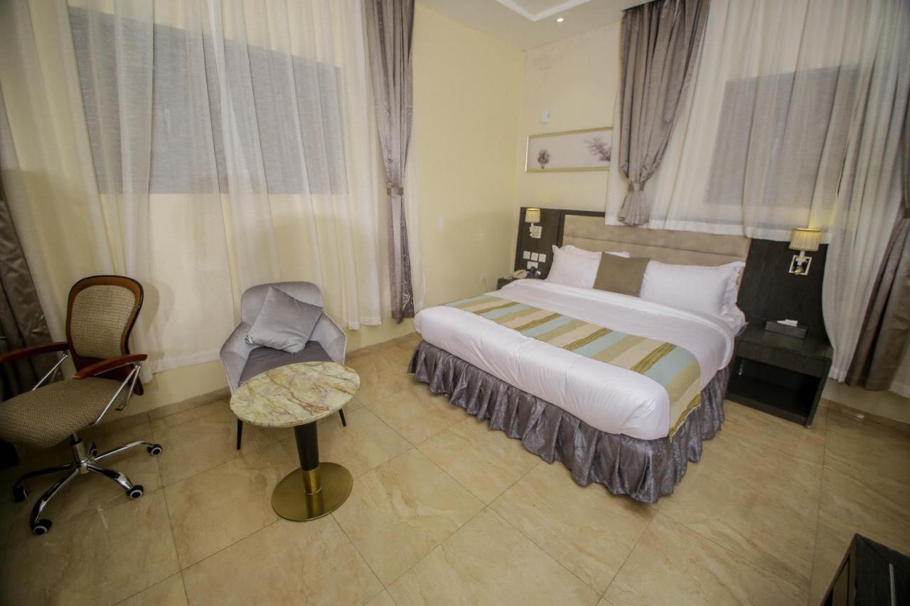 Perfecto La Vila Hotel And Suites Lagos Exterior foto